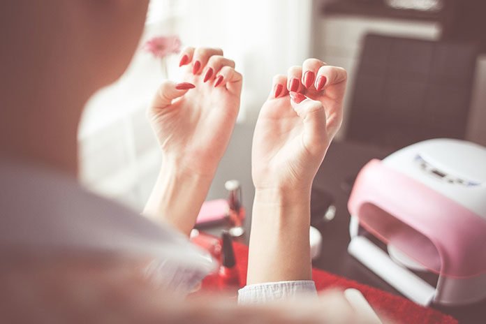 Odżywki i lakiery do paznokci - jak używać i jakie dobierać?