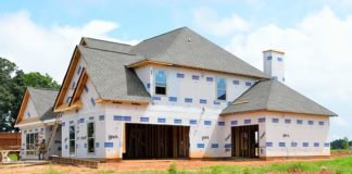 Samodzielne budowanie domu – czy to dobra decyzja?