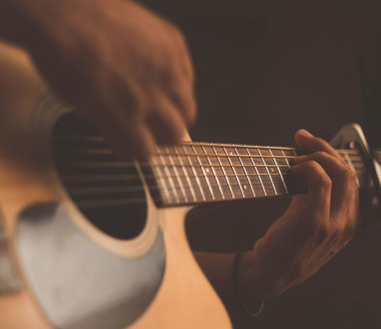 Czy warto uczyć się grać na gitarze?