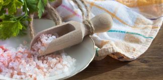 Woda z solą – najlepszy sposób na nawodnienie organizmu