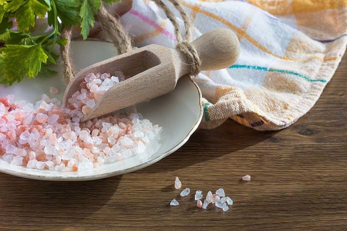 Woda z solą – najlepszy sposób na nawodnienie organizmu